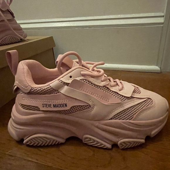 Steve Madden possession sneakers - Picture 3 of 5